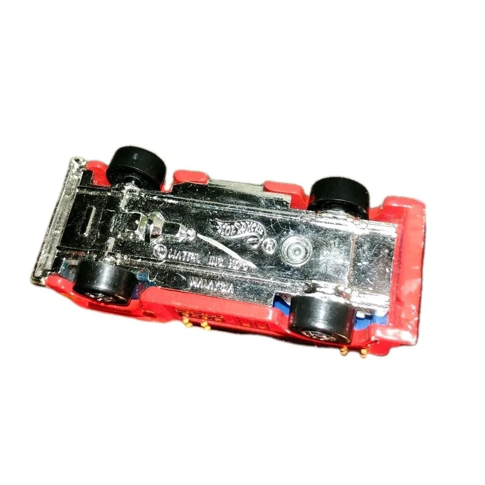 1976 Hot Wheels Fire Eater Fire Engine #51 Red 1:64 Diecast 3